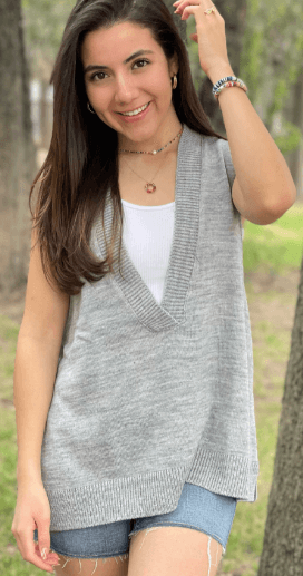 Chaleco largo cuello V liso 11