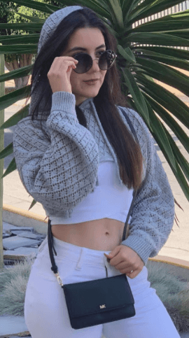 Sueter corto con hoyos y capucha - Imagen 1