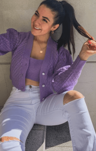 Sueter con hoyos abierto