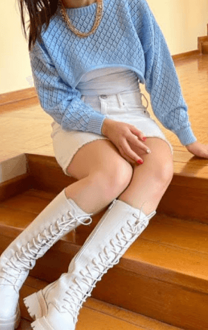 Sueter corto con hoyos 3