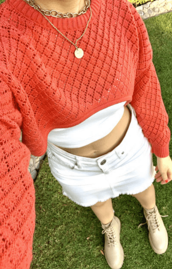 Sueter corto con hoyos 6