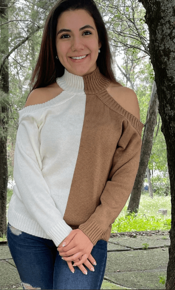 Sueter bicolor hombros descubiertos y cuello alto - Imagen 1