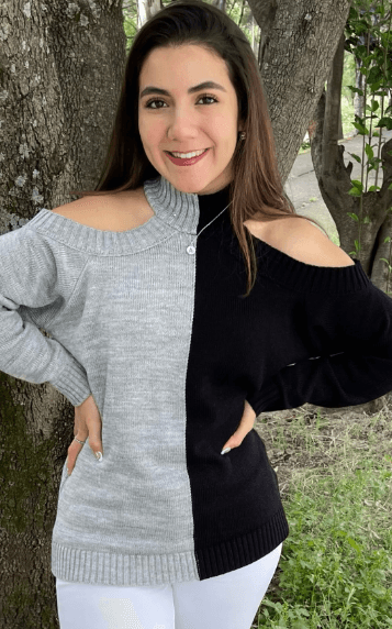 Sueter bicolor hombros descubiertos y cuello alto 2