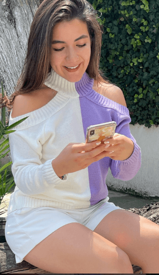 Sueter bicolor hombros descubiertos y cuello alto 4