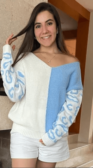 Sueter bicolor cuello amplio detalle jaguar