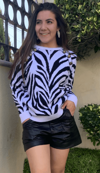 Sueter zebra con boton 2