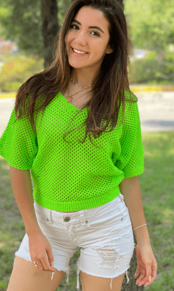 Sueter vampira cuello V con hoyos 8