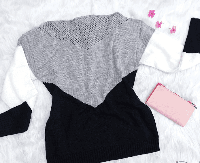 Sueter  con hoyos y franjas - Imagen 1